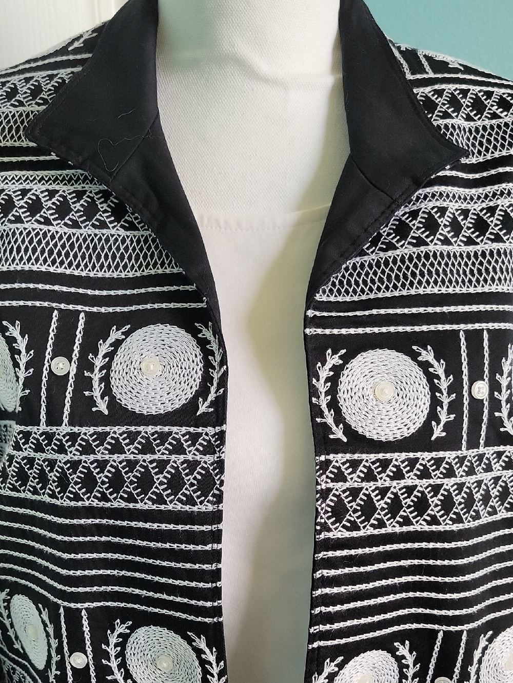 Bold Embroidered Jacket - Picture 2 of 4